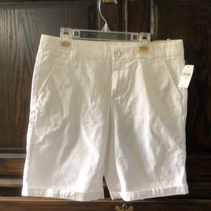 Gap Boyfriend roll up shorts NWT smoke free home